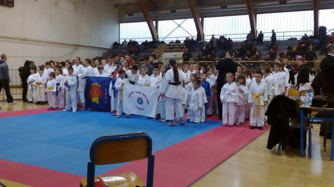 2016-03-16-Ucesnici-sa-7-otvorenog-prvenstva-Brcko-distrikta_u_karate_i_boril_vjestinama