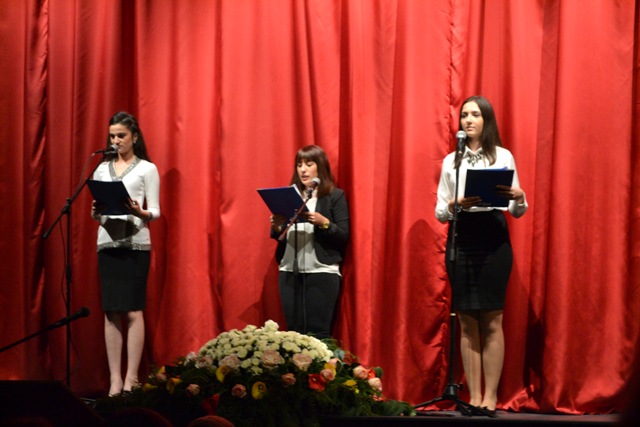 2015-10-06-Svecanom_akademijom_obiljezen_Dan_ucitelja-2