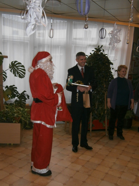 2012-12-28-Domic_podijelio_paketice-3